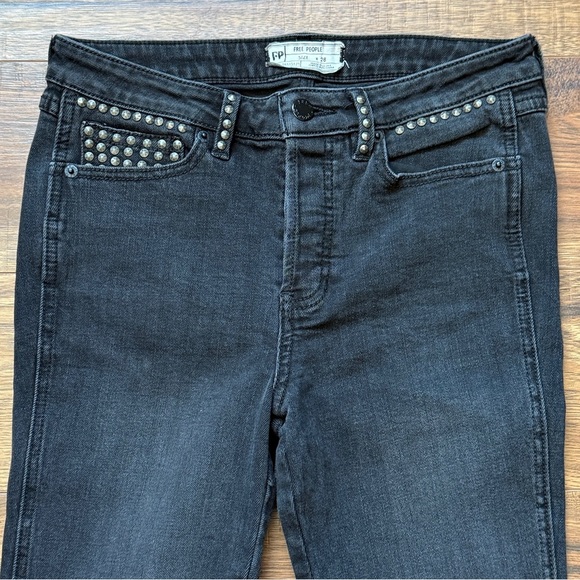 Free People Payton Studded Skinny Jean Black Raw Hem Ripped Knee Ankle Size 28 - Picture 3 of 13